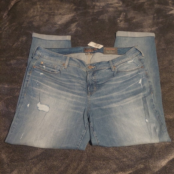 Torrid, boyfriend jeans washed blue Jean color - Picture 2 of 3